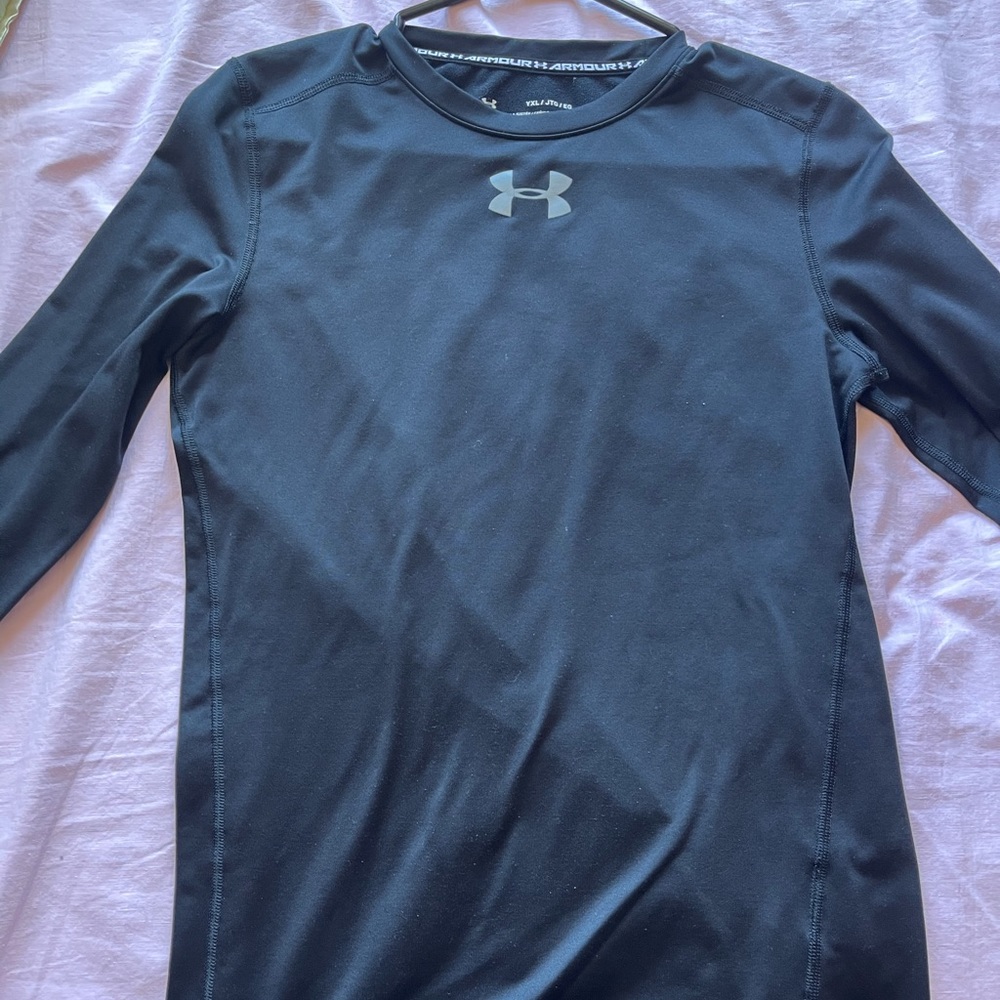 Active wear black under armour top